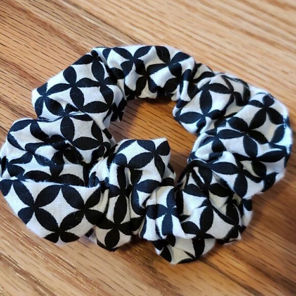 Set of 4 Hair SCRUNCHIES, black, yellow, white, gr - Picture 4 of 6